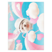 白い帽子をかぶったふわふわの犬 テーブルクロス (正面)