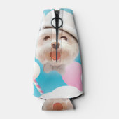 白い帽子をかぶったふわふわの犬 ボトルクーラー (裏面)