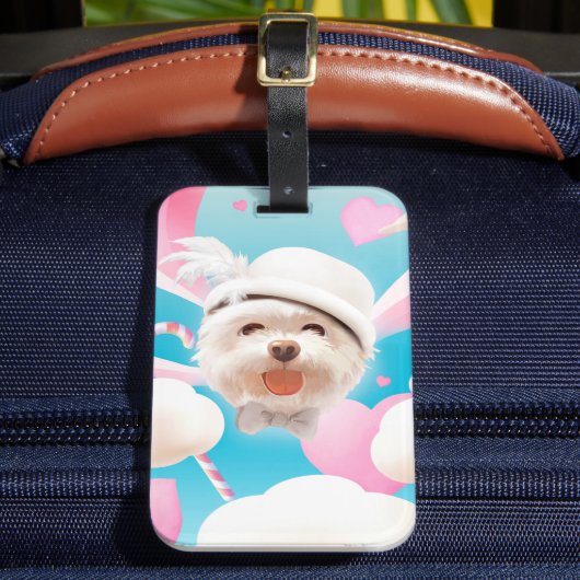 白い帽子をかぶったふわふわの犬 ラゲッジタグ (正面インサイチュ2)