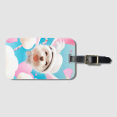白い帽子をかぶったふわふわの犬 ラゲッジタグ (正面横)