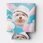 白い帽子をかぶったふわふわの犬 缶クーラー (正面)