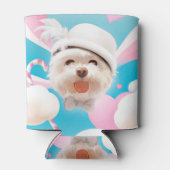 白い帽子をかぶったふわふわの犬 缶クーラー (裏面)