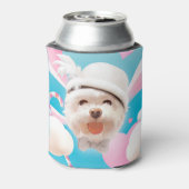 白い帽子をかぶったふわふわの犬 缶クーラー (缶裏面)