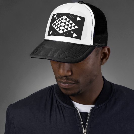 白い幾何学的な三角形 キャップ