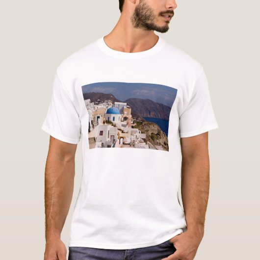 白い建物が立ち並ぶイアの美しい村 Tシャツ (正面)
