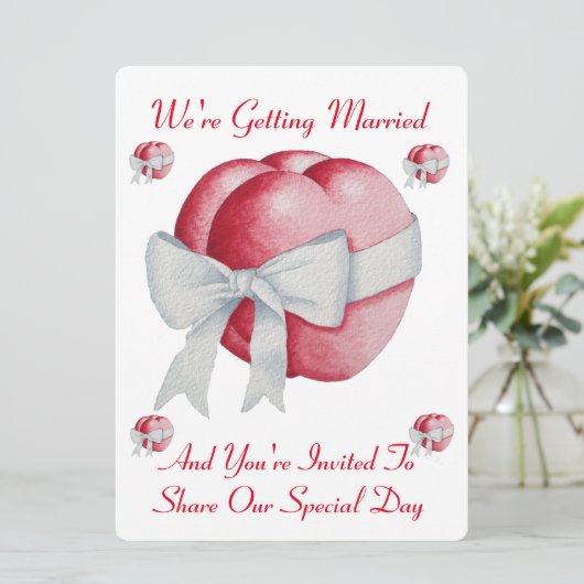 白い弓を持つ二つの赤いハート結婚。 招待状 (スタンド正面)