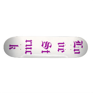 白い愛によって打たれるスケート板 スケートボード