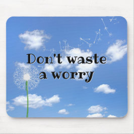 白い感動的タンポポ マウスパッド