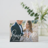 白い手かわいらしのレタリング写真の日付を保存 案内ポストカード (スタンド正面)