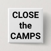 白い抗議に対するはっきりしたCAMPSの黒い文字を閉じる 缶バッジ (正面)