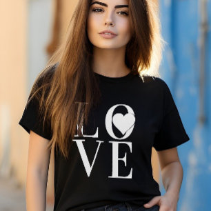 白い文字とハートを使用した上品なLOVEロゴデザイン Tシャツ