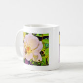 白い日本のバラの甲虫 コーヒーマグカップ (正面左)