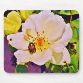 白い日本のバラの甲虫 マウスパッド (正面)