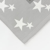 白い星の写真とクリスマスグレーの家族の名前 フリースブランケット (角)