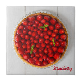 白い木にミントが付いたストロベリーケーキ タイル