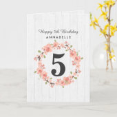 白い木及びモモの花のリースのハッピーバースデー カード (黄色い花)