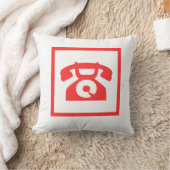白い枕に赤いレトロな電話 クッション (ブランケット)