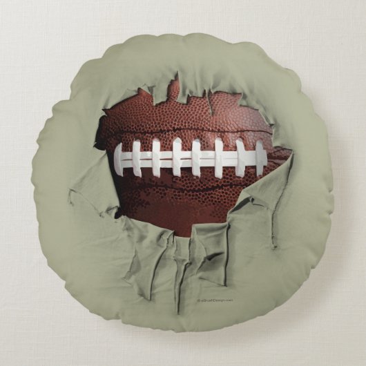 白い枕の周りの引き裂かれたフットボール ラウンドクッション (正面)