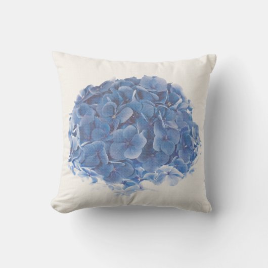 白い枕の青い円形のアジサイの集り クッション (正面)