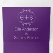 白い枠とイニシャルモノグラム紫結婚の 三つ折り招待状 (内部最初)