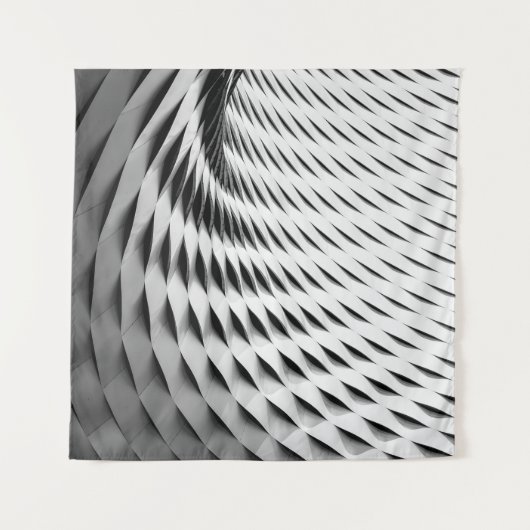 白い格子布で覆われた曲がった正面 タペストリー (正面)