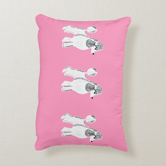 白い標準プードルのピンクのアクセントの枕 アクセントクッション (裏面(縦))