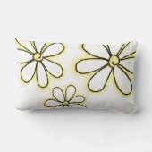 白い模様の大きな黄色のデイジーの花 ランバークッション (裏面)