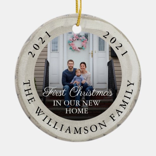 白い樺の木スライス初めてのクリスマスの新しいホーム セラミックオーナメント (正面)