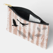 白い樺の木林でカラスを殺害しようとした アクセサリーポーチ (見開き)