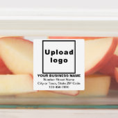 白い正方形の粘着ラベルにビジネスブランド ラベル (貼付)