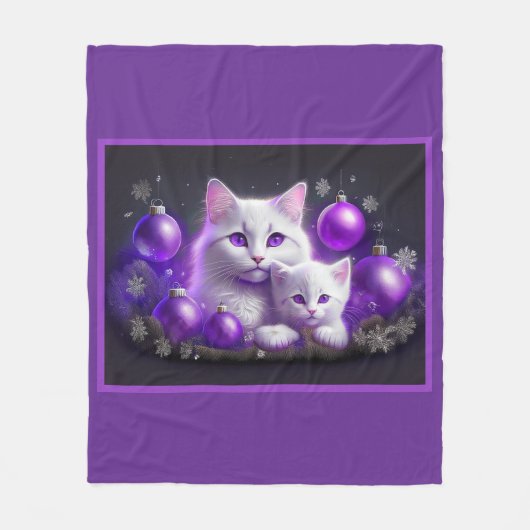 白い母猫と子猫の紫のクリスマスシーン フリースブランケット (正面)