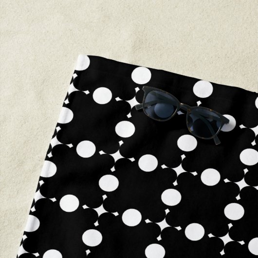 白い水玉模様、水玉模様パターン、ドット点々のある、 ビーチタオル (インサイチュ)