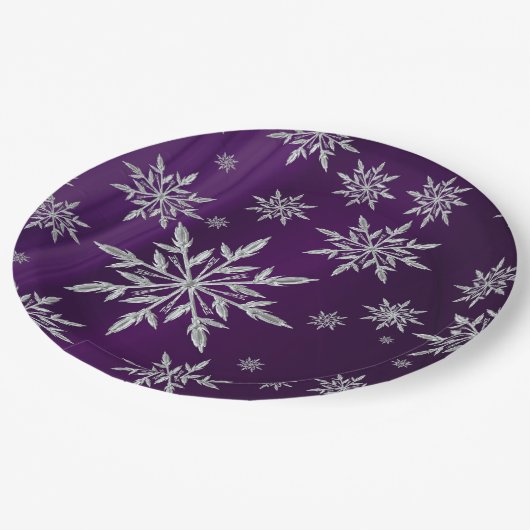 白い氷結晶を持つ紫のクリスマス星 ペーパープレート (アングル)