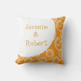 白い渦巻きオレンジのモノグラ結婚ムのキープス クッション