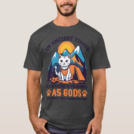 白い漁師猫のキャンプデザインギフト Tシャツ (正面)