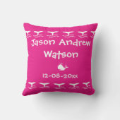 白い漫画ホエールブライトピンクパーソナライズされたベビー クッション (裏面)