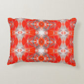 白い灰色の上に浮いている赤い曲線形状のレポート アクセントクッション (裏面)