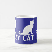 白い熱狂する子猫とキャットレディーコーヒーマグデザイン コーヒーマグカップ (中央)