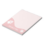 白い犬がピンクに足を伸ばしカスタムてタイトル ノートパッド (回転)