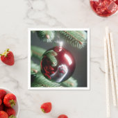 白い猫の足の赤いオーナメントへの映り込み スタンダードカクテルナプキン (インサイチュ)