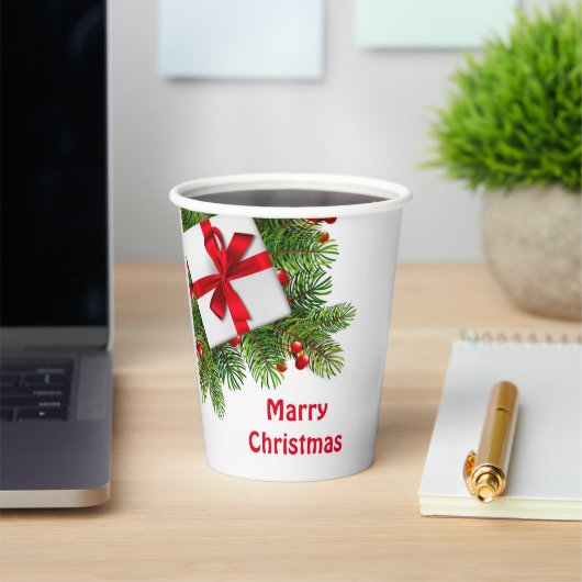 白い現在の赤のクリスマスパイン 紙コップ (インサイチュ)