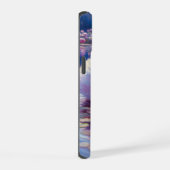 白い白鳥と紫のバラの中のひな iPhone 15ケース (右側面)