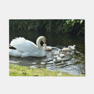 白い白鳥と雛 ドアマット