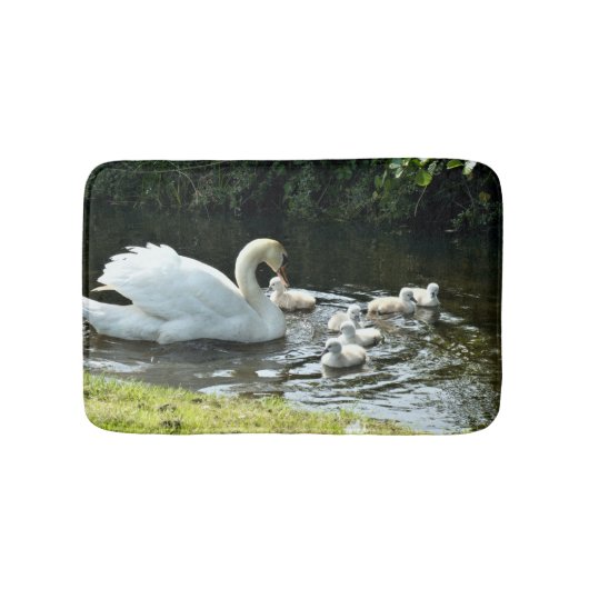 白い白鳥と雛 バスマット (正面)