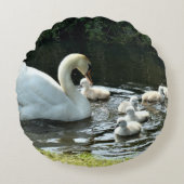 白い白鳥と雛 ラウンドクッション (正面)