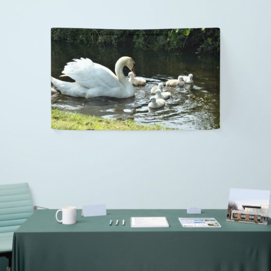 白い白鳥と雛 横断幕 (トレードショー)