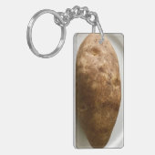 白い皿の上のラセットポテトの写真 キーホルダー (正面左)