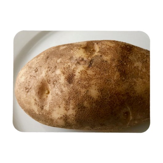 白い皿の上のラセットポテトの写真 マグネット (横)