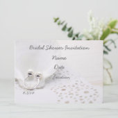 白い真珠のリングオン白いシェルブライダルシャワー 招待状 (スタンド正面)