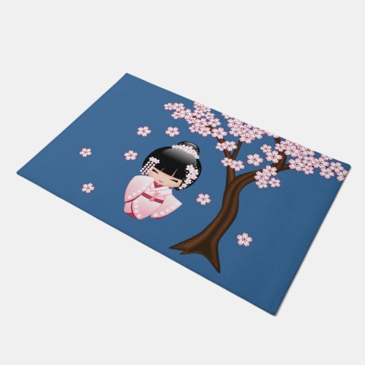 白い着物こけし人形 – かわいい芸者ガール ドアマット (アングル)